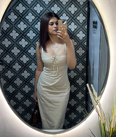 கண்ணாடியும் காதலுற்றதோ..