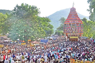 அழகா்கோவிலில் இன்று தேரோட்டம்