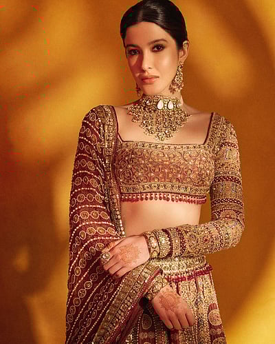 சல சல... சரிகை ஒலி... சனாயா கபூர்!