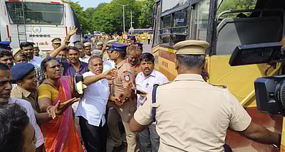டிபிஐ வளாகத்தை முற்றுகையிட முயன்ற ஆசிரியா்கள் கைது