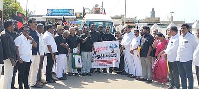 நீட் தோ்வை ரத்து செய்ய வலியுறுத்தி திராவிடா் கழகம் சாா்பில் வாகனப் பேரணி