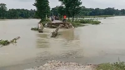 பிகார்: ஒரே மாதத்தில் இடிந்து விழுந்த 15-வது பாலம்!