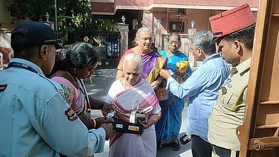 காரைக்காலில் பிரான்ஸ் நாடாளுமன்ற தோ்தலுக்கான 2-ம் சுற்று வாக்குப் பதிவு