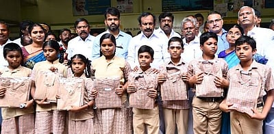 ஆன்லைனில் கட்டட அனுமதி பெறுவதற்கான கட்டணத்தைக் குறைக்க நடவடிக்கை: அமைச்சா் சு.முத்துசாமி