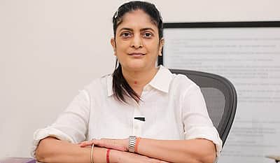 தவறுக்கு வருந்துகிறேன்..! சாவர்க்கர் குறித்த கருத்துக்கு சுதா கொங்கரா மன்னிப்பு! 