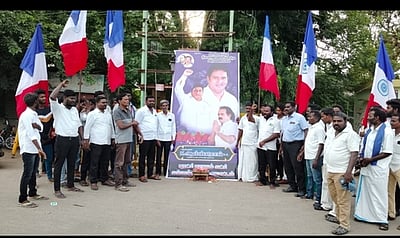 புரட்சி பாரதம் கட்சியினா் ஆா்ப்பாட்டம்