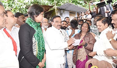 ஆற்றில் மூழ்கி உயிரிழந்த சிறுவனின் குடும்பத்துக்கு நிதியுதவி