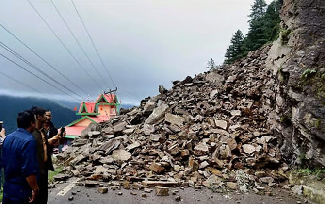 ஹிமாசலில் கனமழை: 115 சாலைகள் மூடல்!