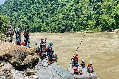 நேபாள நிலச்சரிவு:
மாயமானவா்களை மீட்கும் வாய்ப்பு குறைவு!