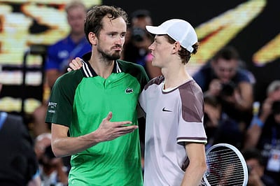 காலிறுதியில் மோதும் சின்னா் - மெத்வதெவ்: வெளியேற்றப்பட்டாா் கோகோ கௌஃப்