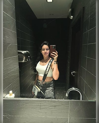 பார்சிலோனாவில்... அபிநயா!