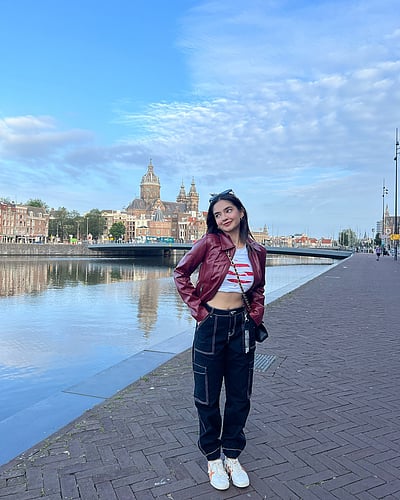 கனவுலகில்...! அனுஷ்கா சென்