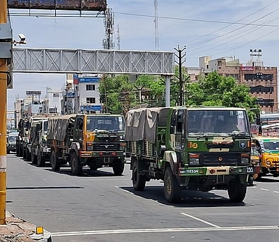 வங்கதேசம் செல்ல கோவையிலிருந்து
தஞ்சை சென்ற ராணுவ வாகனங்கள்! 