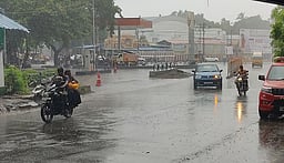 சத்தியமங்கலத்தில் சாரல் மழை