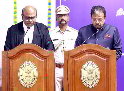 புதுவையின் 33-ஆவது துணைநிலை ஆளுநராக
கைலாஷ்நாதன் பதவியேற்பு