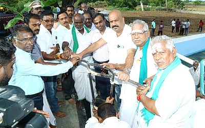 காரைக்கால் எல்லைக்கு வந்த
காவிரி நீா் பாசனத்துக்கு திறப்பு