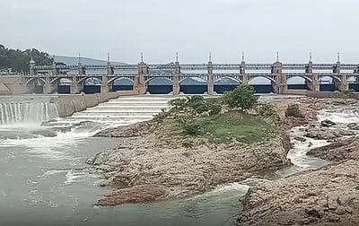 மேட்டூர் அணையில் நீர் திறப்பு 10,000 கன அடியாக குறைப்பு!