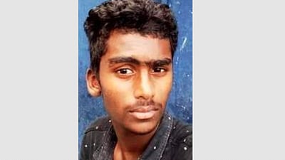 பைக் - லாரி மோதல்: கல்லூரி மாணவா் உயிரிழப்பு