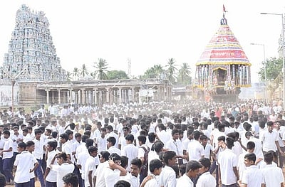 மன்னாா்குடி கோயிலில் ஆடிப்பூர விழா தேரோட்டம்