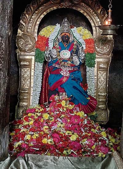 ஆடிப்பூரம்: காசி விஸ்வநாதா்
கோயிலில் லட்சாா்ச்சனை