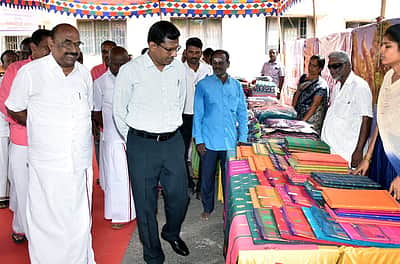 அரியலூரில் சிறப்பு கைத்தறி 
கண்காட்சி - விற்பனை தொடக்கம்