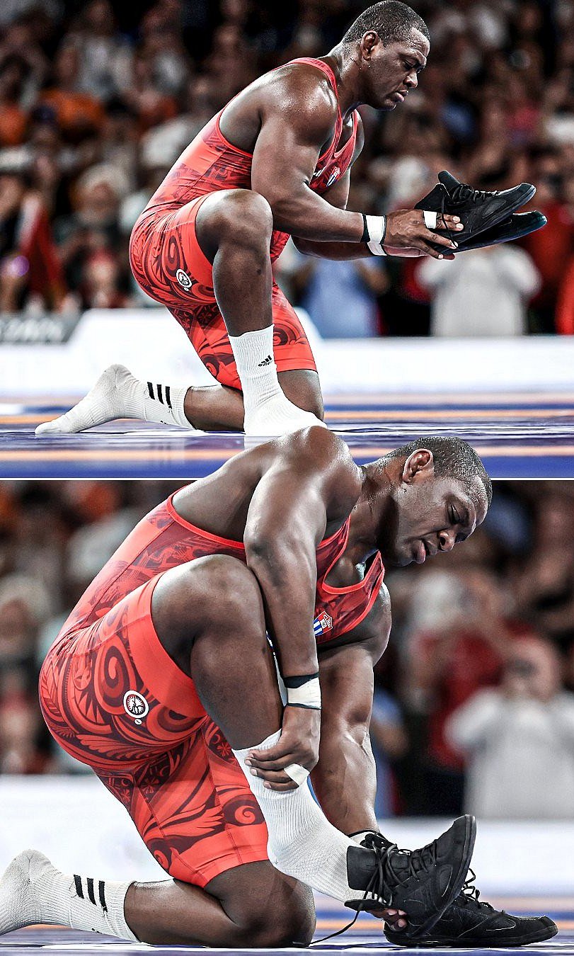 தன்னுடைய காலணியைக் காண்பித்து ஓய்வை அறிவித்த மிஜைன் லோபஸ்