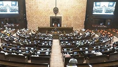 அவையைவிட்டு வெளியேறிய ஜகதீப் தன்கர்! ஏன்?