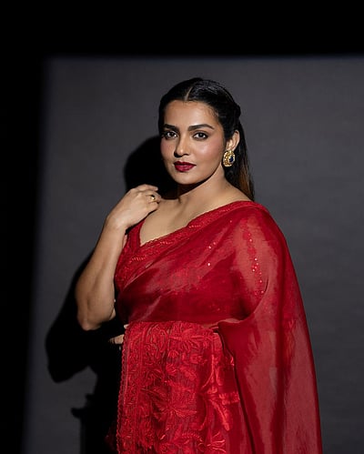 செம்பருத்திப் பூவே... பார்வதி!