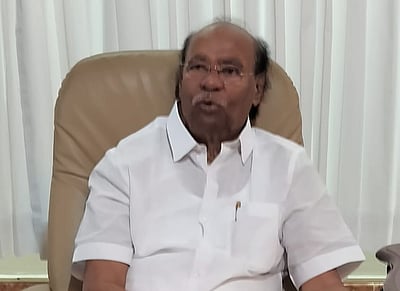 துணை வேந்தர் இல்லாத நிலையில் தேர்வுக்கட்டணம் உயர்வு முடிவை யார் எடுத்தது? - ராமதாஸ் 