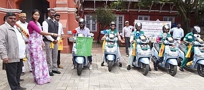 நெகிழிப் பயன்பாட்டுக்கு எதிராக 
மின்சார இருசக்கர வாகனப் பிரசாரம்