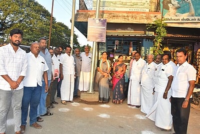 தென்காசியில் ரூ.38 லட்சத்தில்
உயா்கோபுர மின்விளக்குகள்