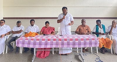 பாஜக நிா்வாகிகள், அத்திக்கடவு- அவிநாசி போராட்டக் குழுவினா் ஆலோசனை