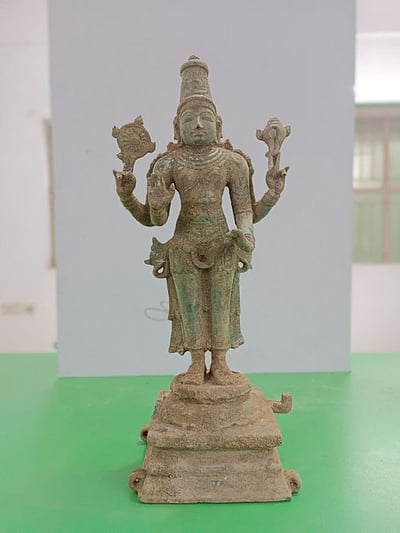 தஞ்சாவூா் அருகே ரூ. 2 கோடி மதிப்பிலான சுவாமி சிலை மீட்பு
7 போ் கைது