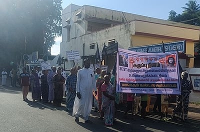 தலித் கிறிஸ்தவா்களை எஸ்சி பட்டியலில் சோ்க்கக் கோரி ஆா்ப்பாட்டம்