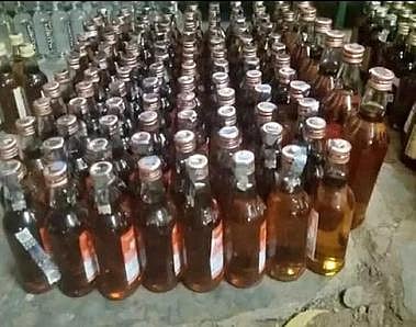 களியக்காவிளை அருகே 
ஆயிரம் மது பாட்டில்கள் பறிமுதல்