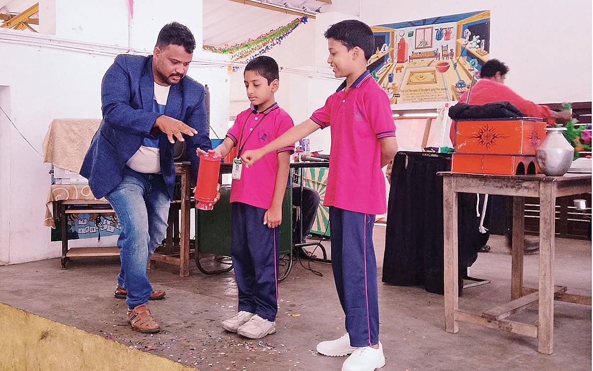 அறிவியலே மேஜிக்..!