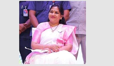 கார் விபத்தில் காயமின்றி தப்பிய ஆந்திர அமைச்சர்