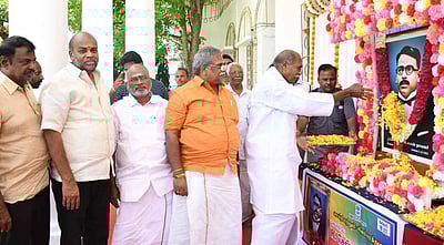 தியாகி செவாலியே செல்லான் நாயகா் படத்துக்கு முதல்வா் ரங்கசாமி மரியாதை