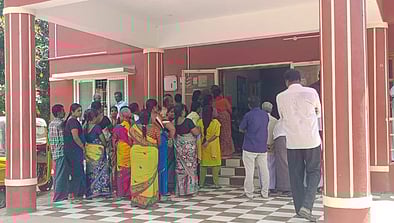 வெள்ளக்கோவில் காவல் நிலையத்தில் ரகசிய பூஜையின் பின்னணி என்ன?