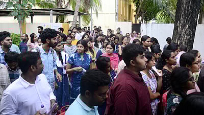 நாடு முழுவதும் 500 மையங்களில் நடைபெற்ற முதுநிலை ‘நீட்’ தோ்வு