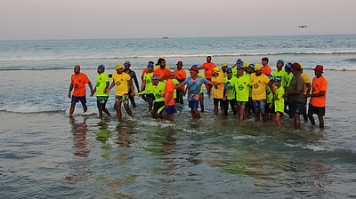 ராமேசுவரத்திலிருந்து சென்னைக்கு சாதனைப் பயணம்:
புதுச்சேரிக்கு வந்த மாற்றுத்திறனாளி நீச்சல் வீரா்களுக்கு வரவேற்பு