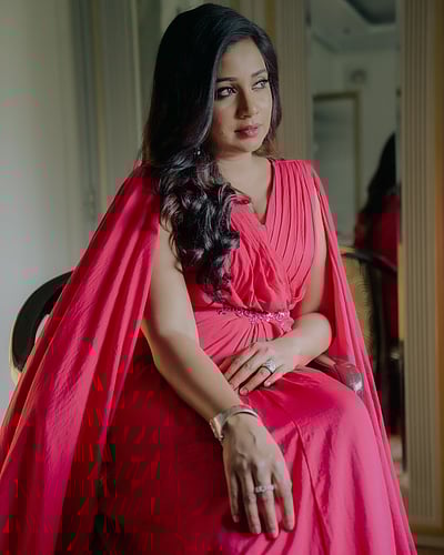 அன்பே பேரன்பே... ஸ்ரேயா கோஷல்!