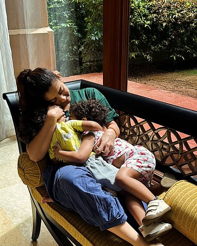 உயிரும் உலகும் நீங்களே... மகன்களுடன் நயன்தாரா!