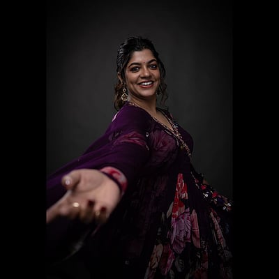 மஜாவா இனிக்கிறியே பஞ்சு மிட்டாயா... அபர்ணா!