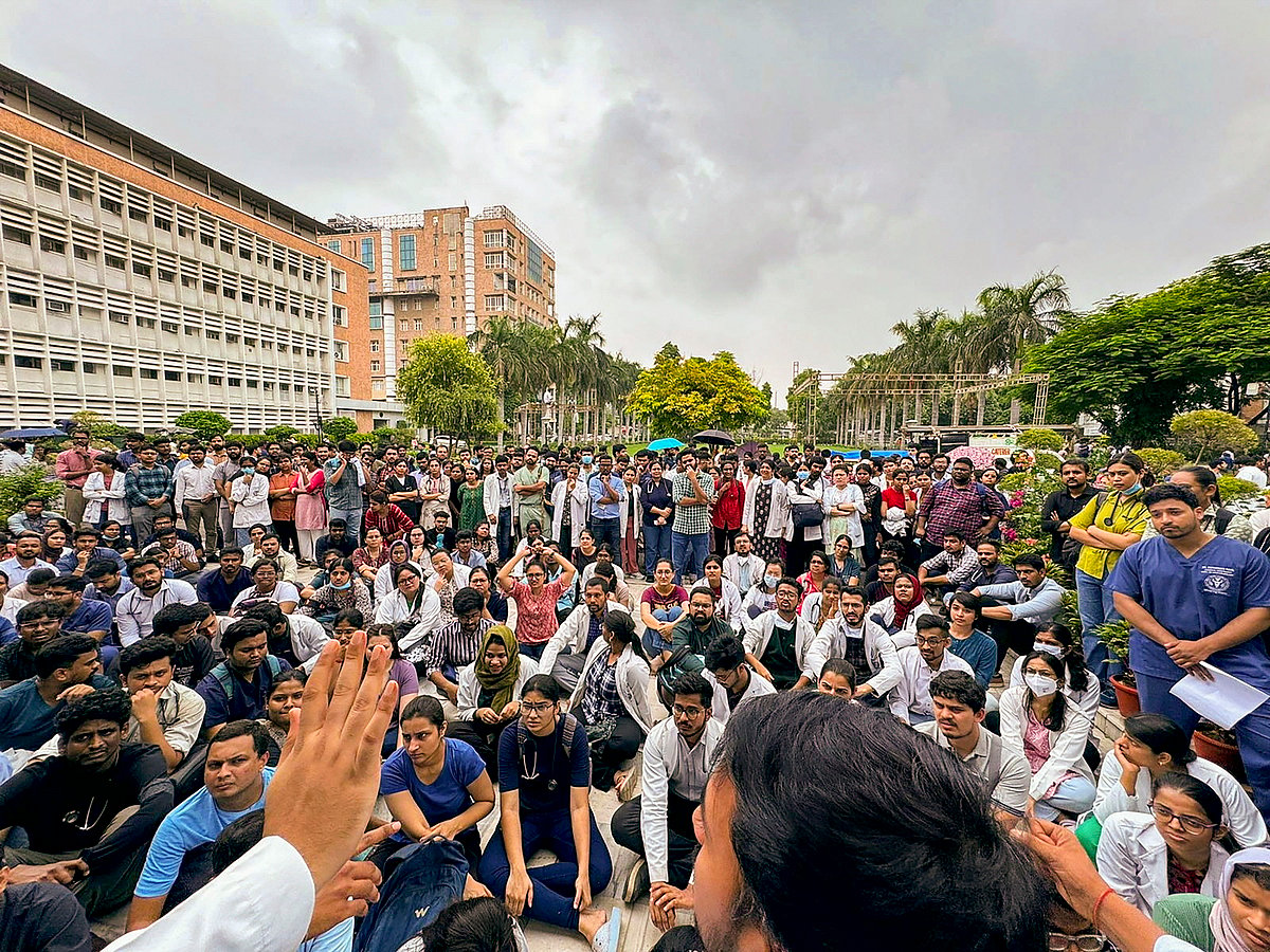 கொல்கத்தா பெண் மருத்துவர் கொலை: தூங்கி எழுந்து உடையை அலசிய கொலையாளி
