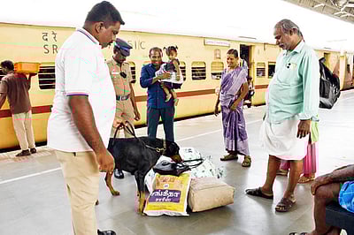 சுதந்திர தின விழா: சேலத்தில் பேருந்து, ரயில் நிலையங்களில் தீவிர கண்காணிப்பு