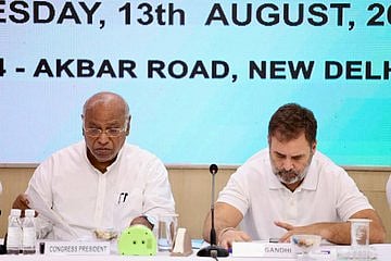 எஸ்ஐஆர் பணிகள்: மாநிலத் தலைவர்களுடன் ராகுல், கார்கே ஆலோசனை!