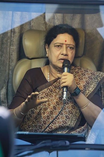 மேயா் மாற்றத்தால் நெல்லை மக்களுக்கு பயனில்லை -வி.கே.சசிகலா