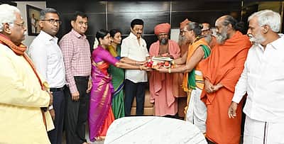 அனைத்துலக முத்தமிழ் முருகன் மாநாட்டிற்கான அழைப்பிதழ் முதல்வரிடம் வழங்கல்!