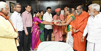 அனைத்துலக முத்தமிழ் முருகன் மாநாட்டிற்கான அழைப்பிதழ் முதல்வரிடம் வழங்கல்!